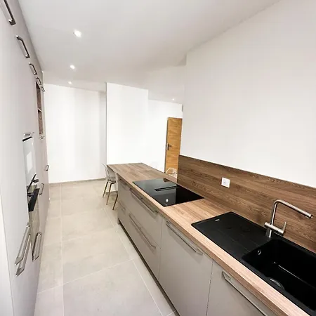 T3 Au Coeur D'ajaccio * アジャクシオ